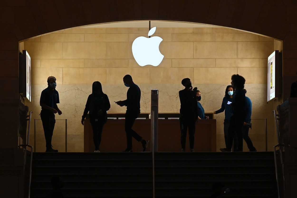 Apple a pierdut 81 de miliarde de dolari din valoarea de piață înainte de lansarea primelor iPhone-uri cu 5G