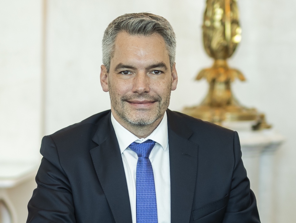 Ministrul austriac de Interne: Patru morți și zeci de răniți în atacul terorist din Viena