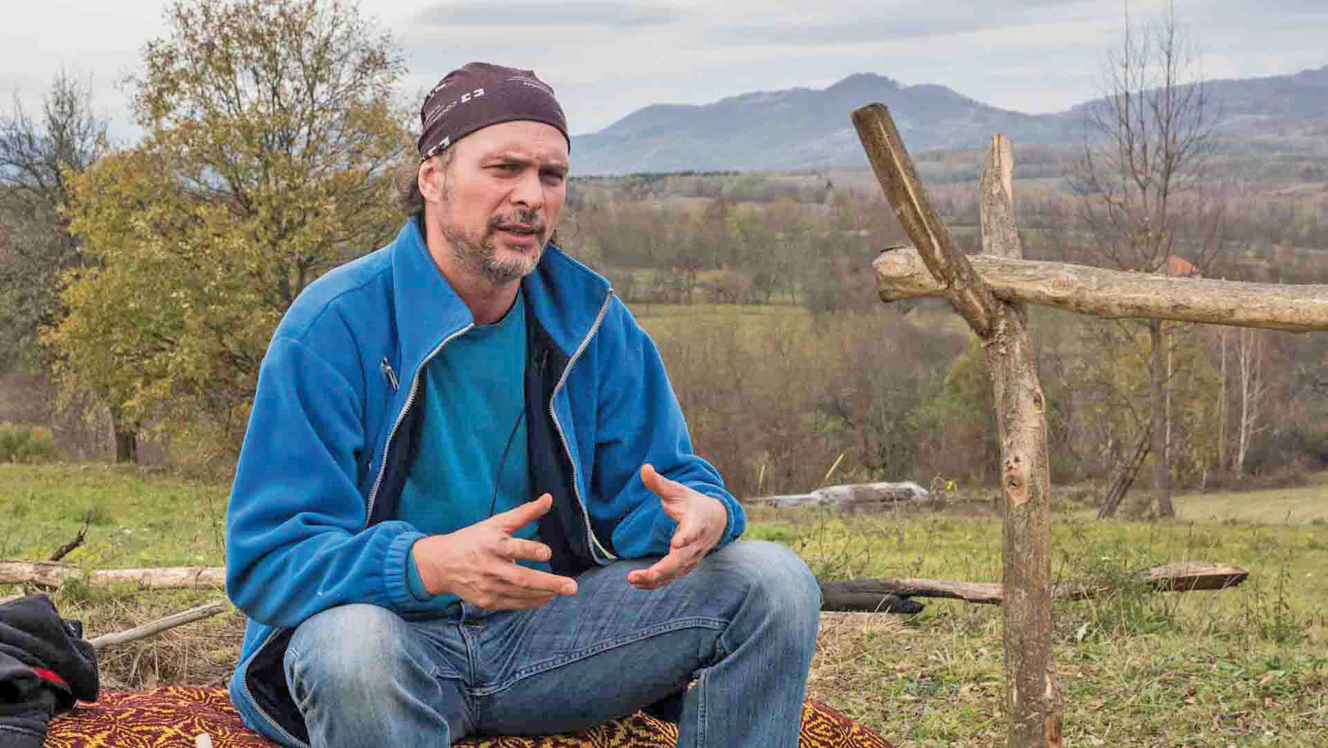 Motivul pentru care un român a renunțat la viața într-unul dintre cele mai mari orașe ale lumii și s-a mutat într-o căsuță departe de lume, unde nici măcar drum nu există