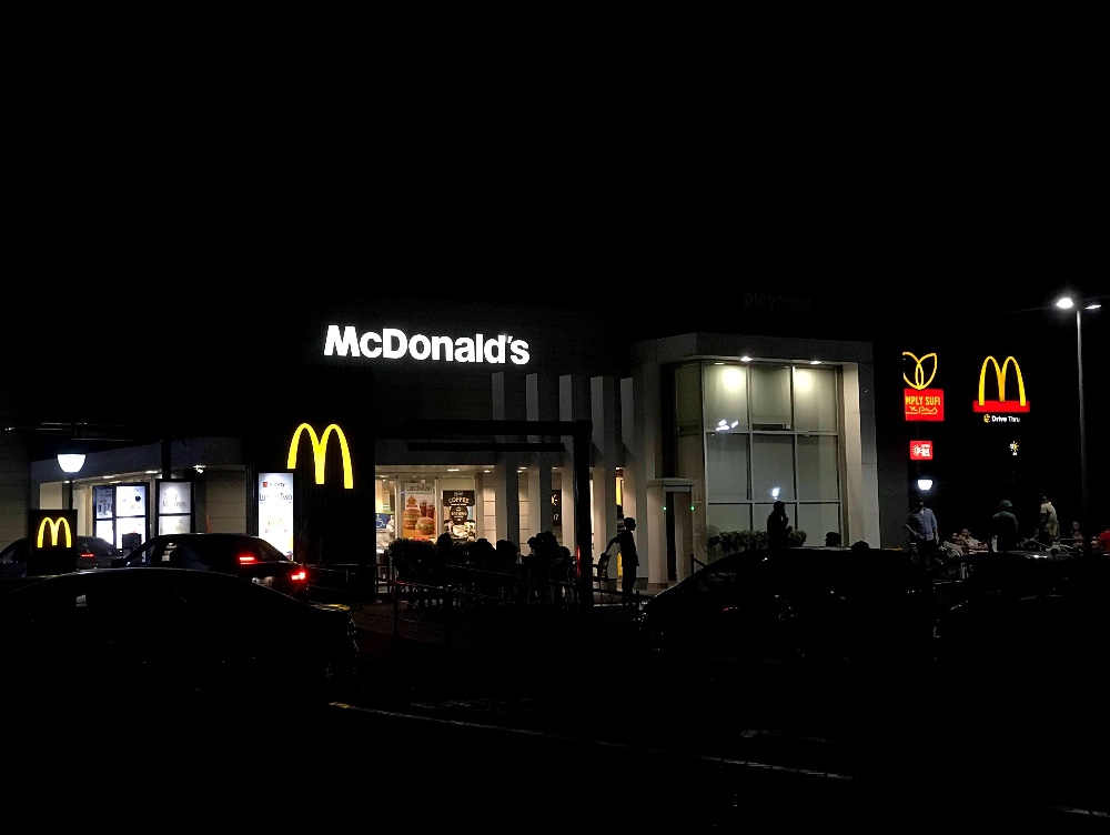 Schimbare istorică făcută de McDonald’s. De anul viitor introduce un produs care nu a mai existat până acum