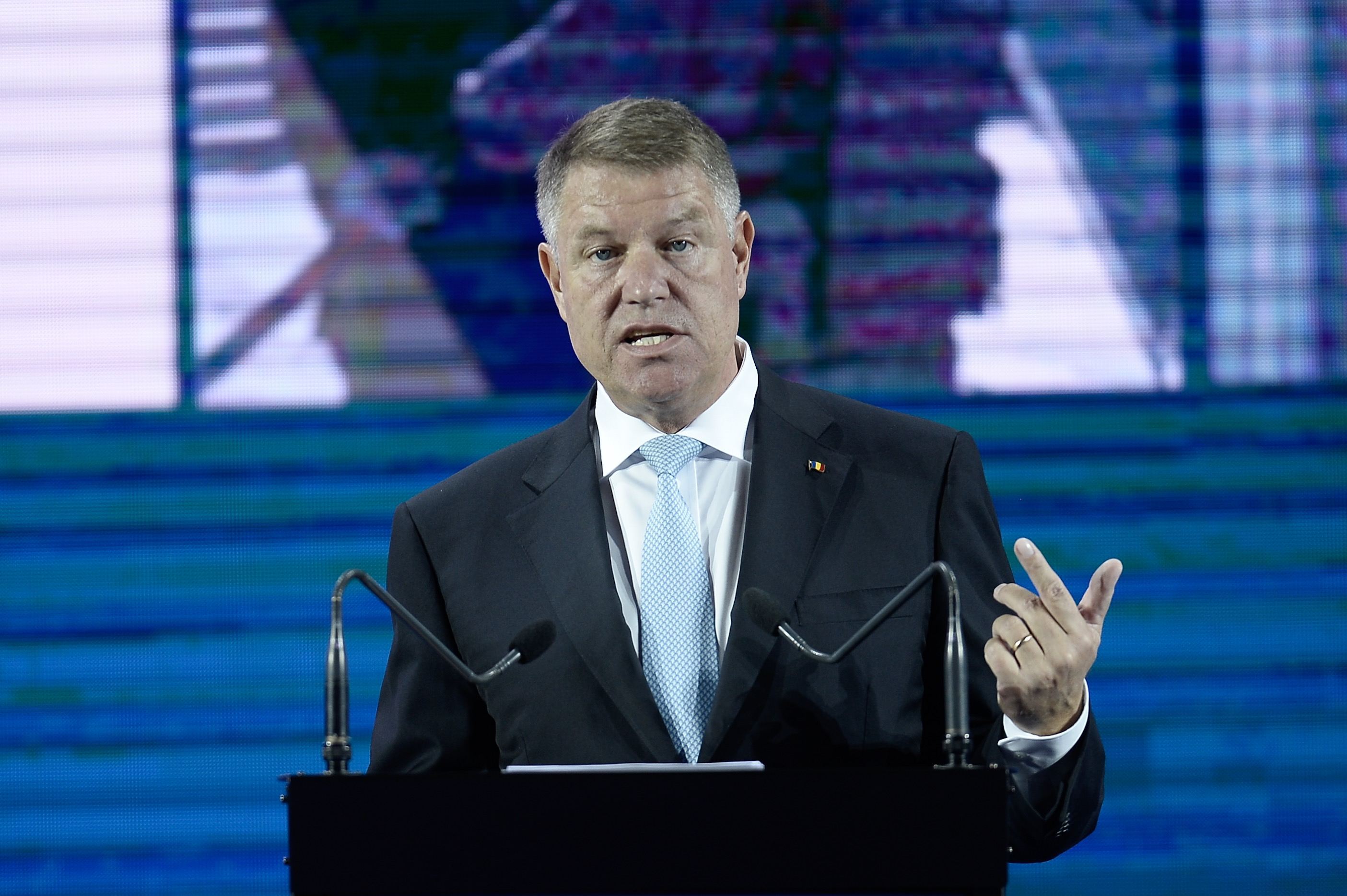 Iohannis le cere prefecților fermitate și claritate. Există un licăr de speranță