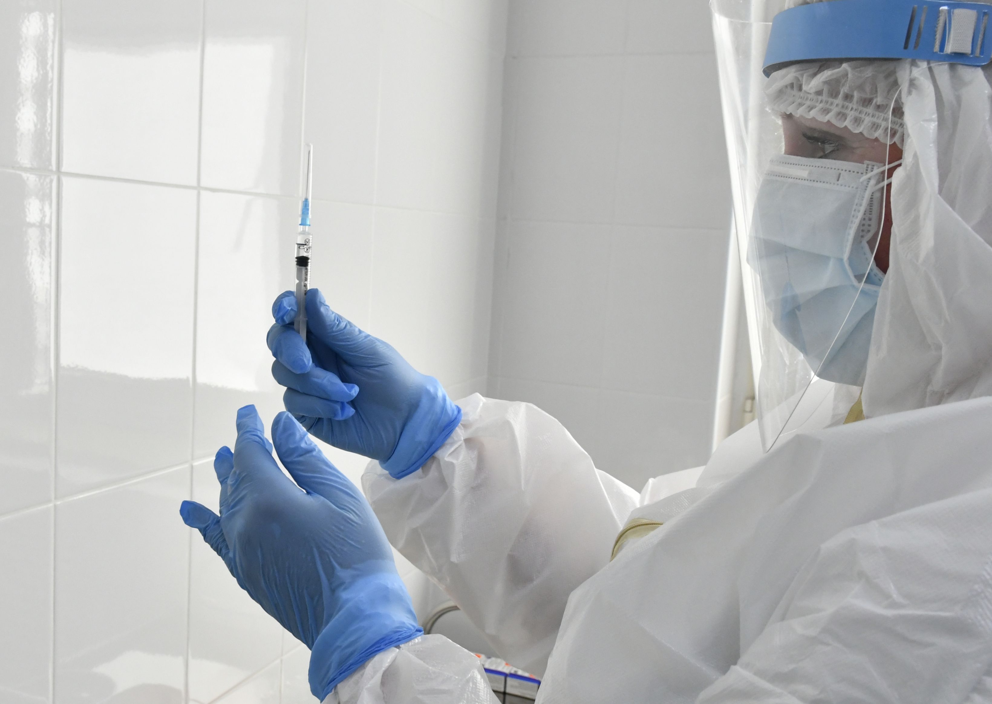 Comisia Europeană avertizează Ungaria asupra utilizării vaccinului anticoronavirus produs de Rusia