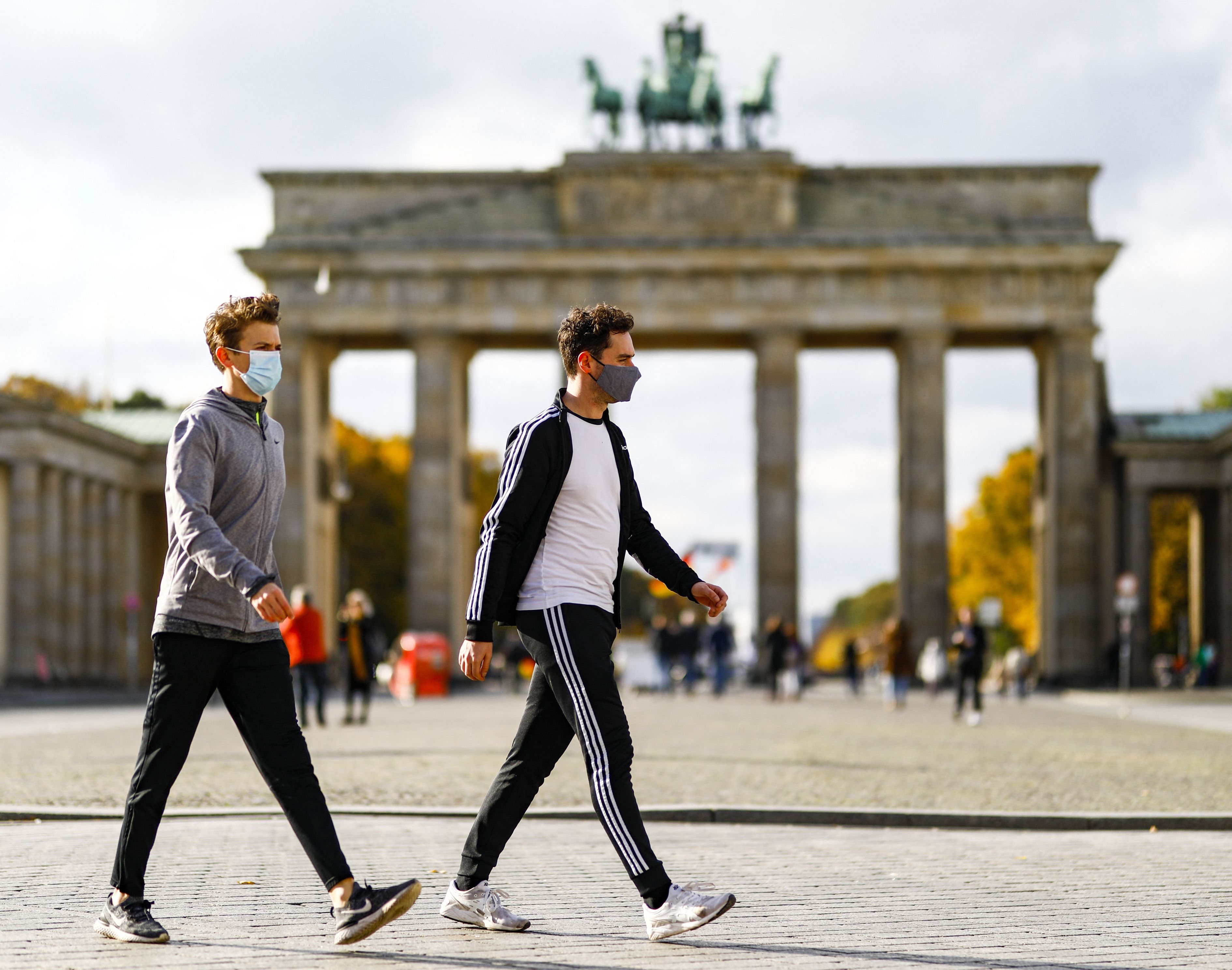 Costul celei de-a doua carantine din Germania: Economiștii avertizează că cei 10 miliarde de euro promiși business-urilor afectate nu vor fi suficienți