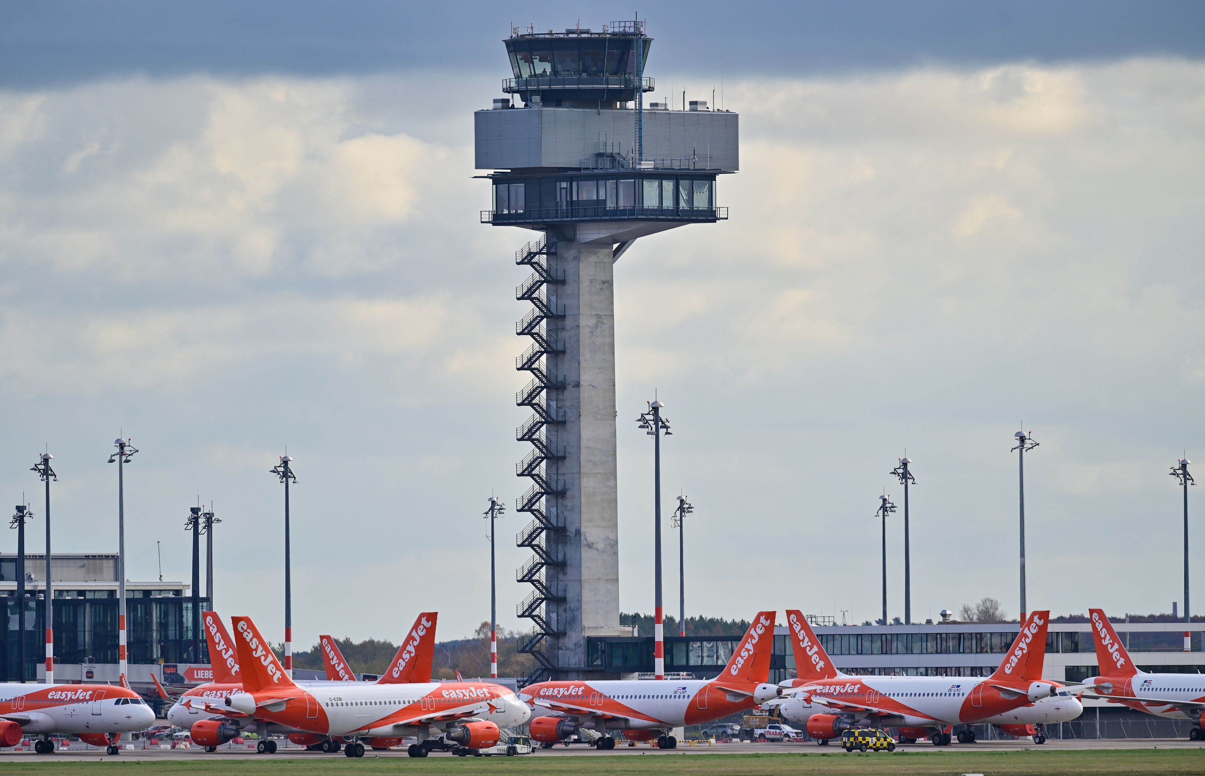 Noul aeroport din Berlin va fi inaugurat cu o întârziere de nouă ani și 3,3 miliarde de euro peste buget, într-un moment în care 200 de aeroporturi din Europa sunt la un pas de insolvență