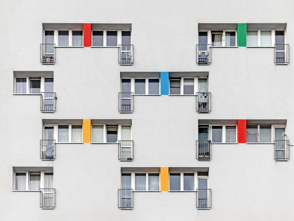 Ce este mai bine să ai în România, țara unde a fi proprietar este mai presus de orice: casă sau apartament?