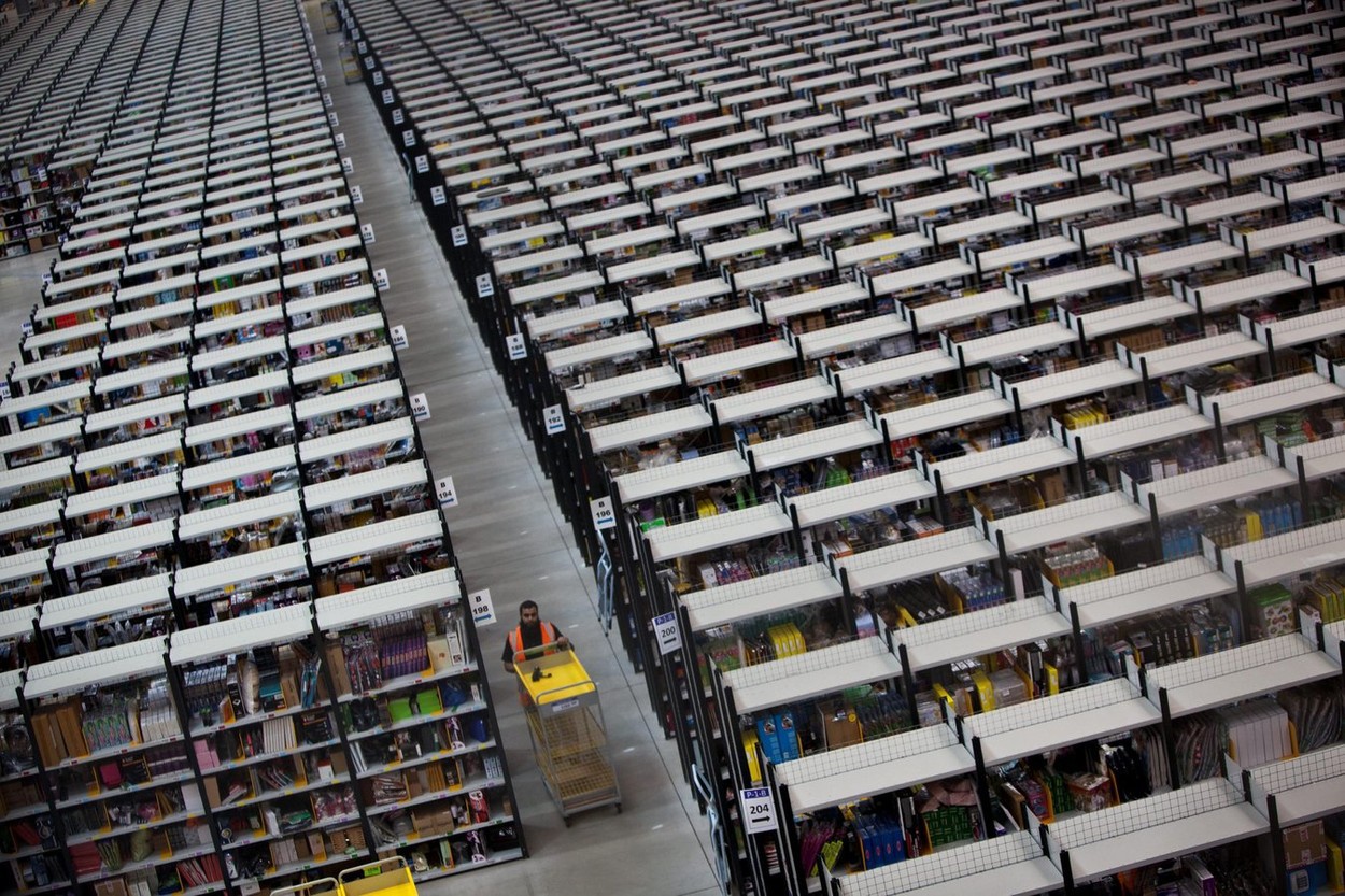 Cât va cheltui Amazon pentru bonusurile de sărbători ale angajaților
