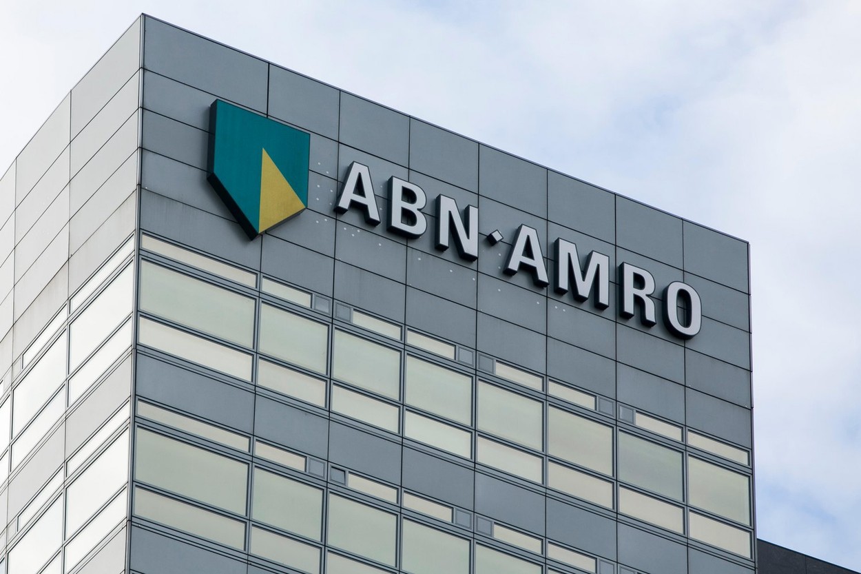Cunoscuta bancă olandeză ABN Amro, care a fost în România până la criza anterioară, anunță concedierea a 2.500 de angajați