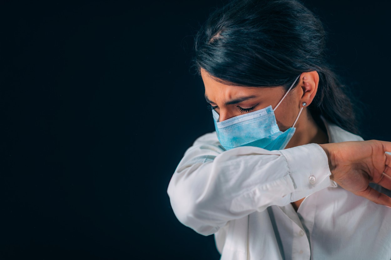 Un algoritm dezvoltat de MIT a identificat oamenii infectați cu coronavirus prin sunetul tusei