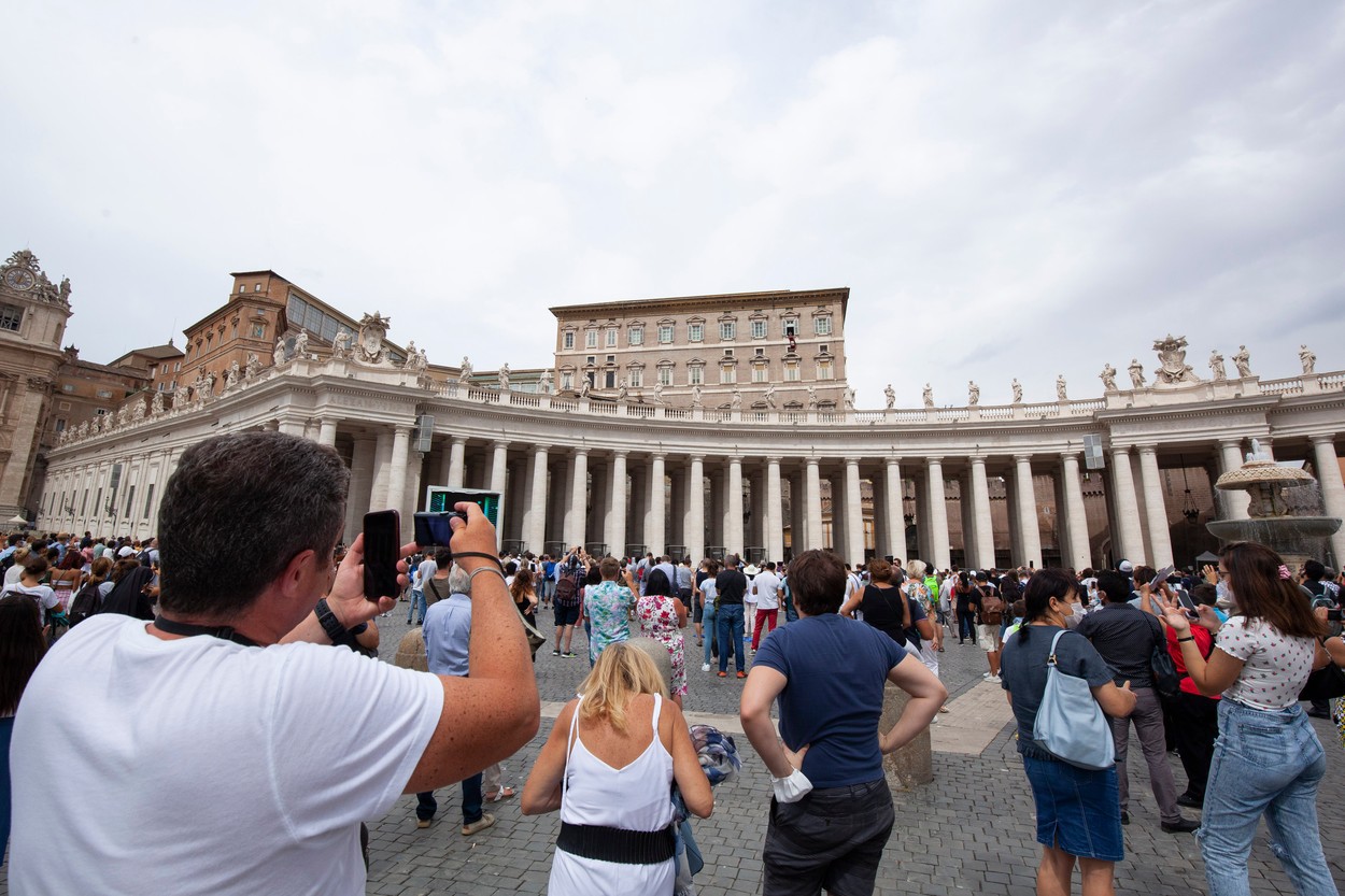 Italia trece din nou de 30.000 de cazuri noi Covid pe zi. Sunt 352 decese