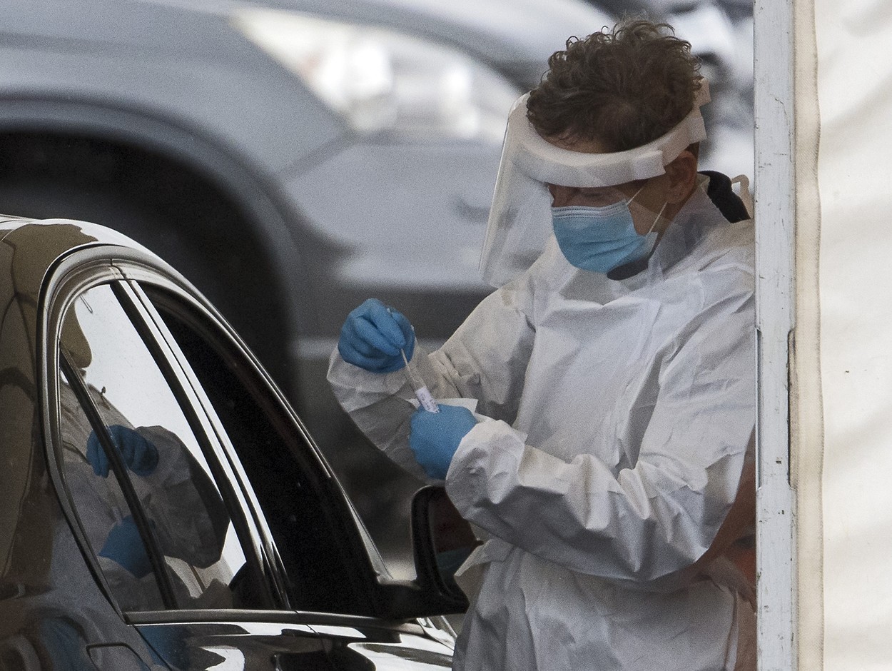 Țara europeană cu cel mai mare număr de decese cauzate de COVID lansează un program de testare în masă