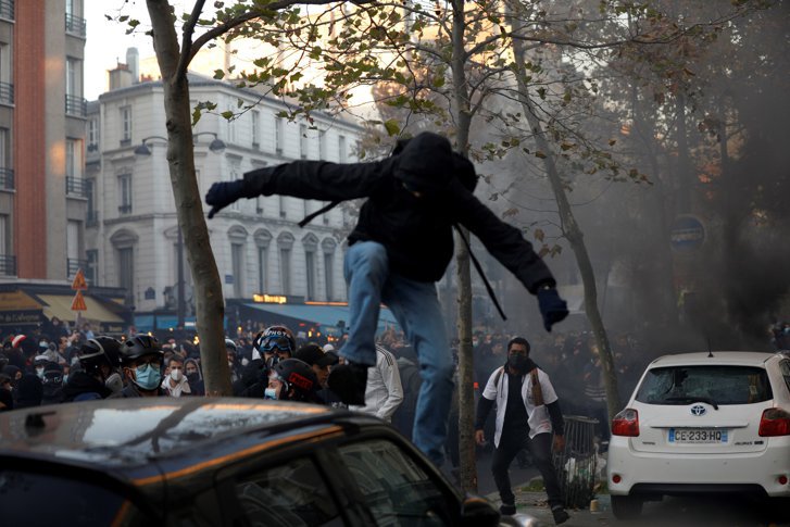 Proteste de amploare în Franța față de un proiect de lege controversat