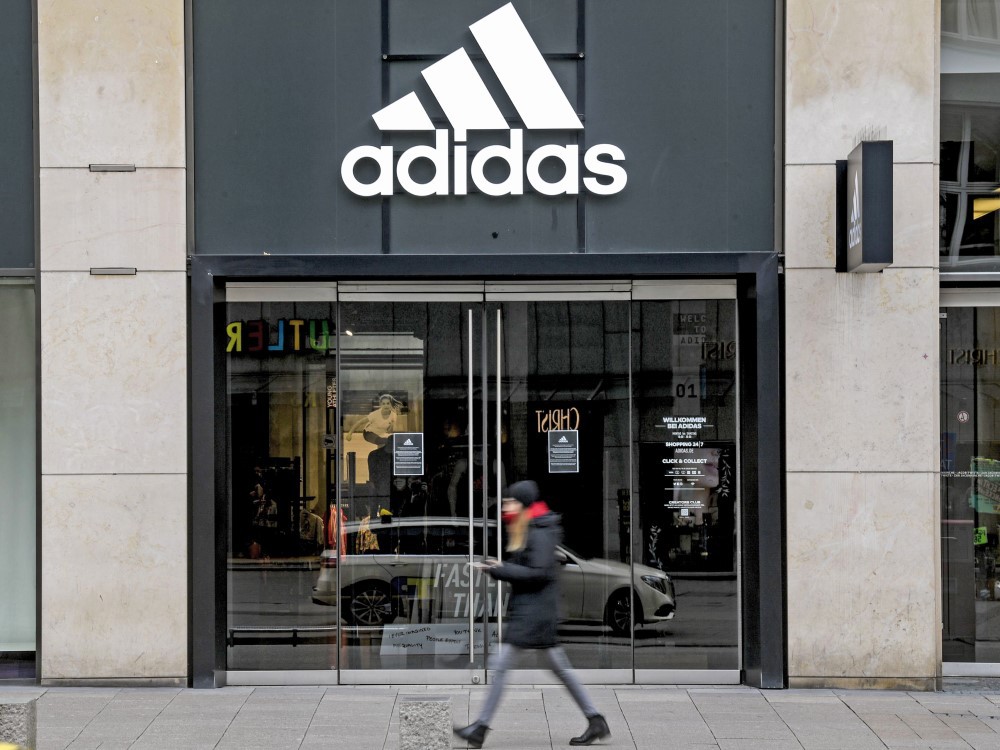 Adidas ia în calcul vânzarea mărcii sale Reebok