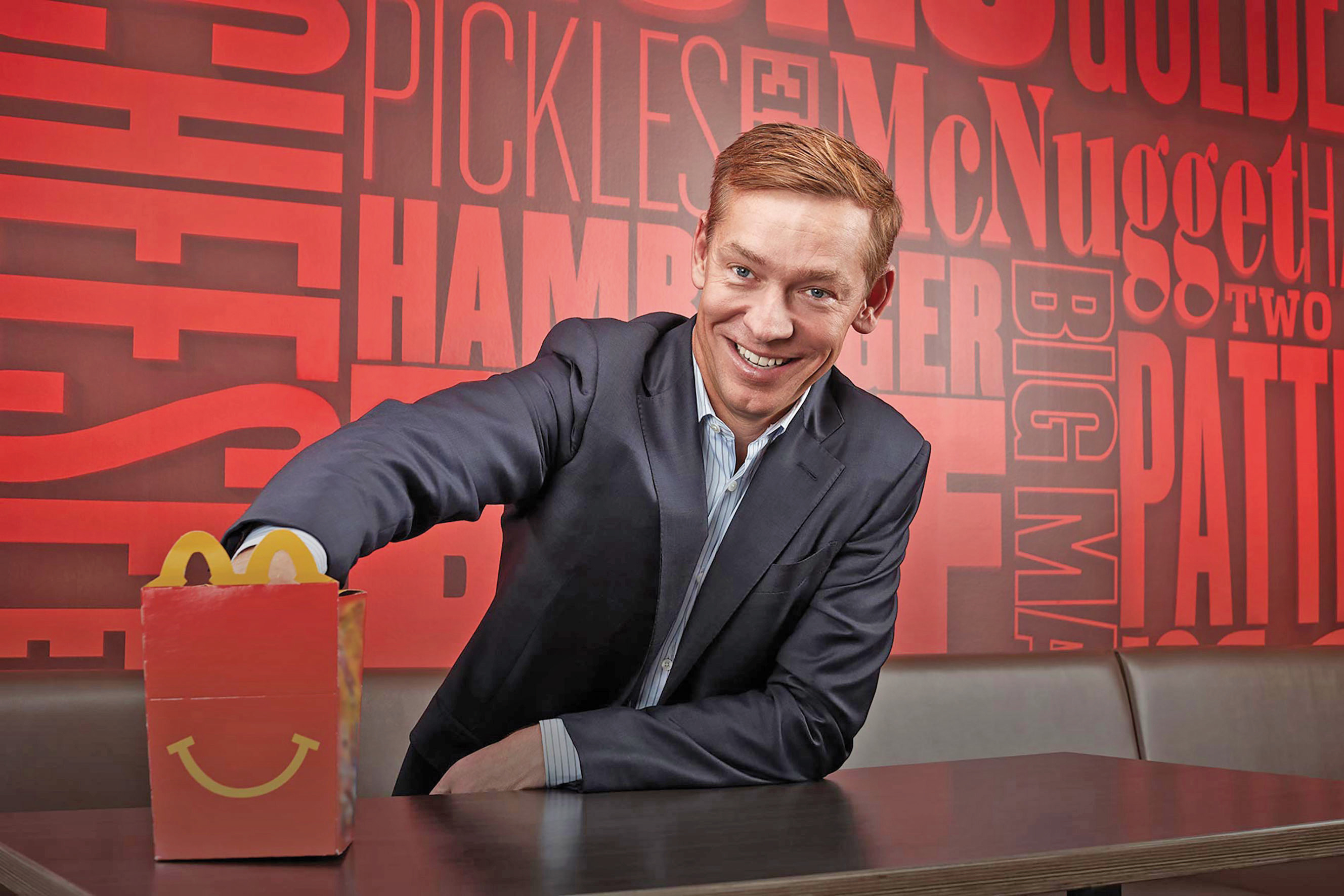Cine este noul executiv al McDonald’s, venit după un scandal mostru făcut chiar de fostul CEO. Ce meniu mănâncă el zilnic, chiar și de două ori pe zi