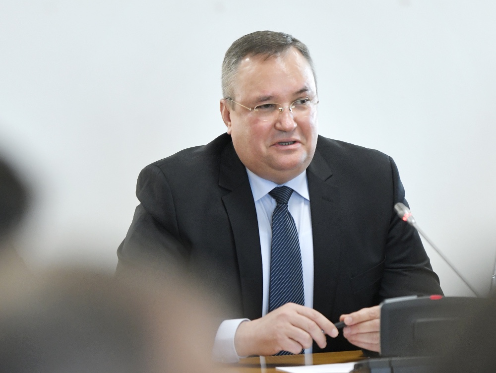 Ciucă: Să ducem mesajul vaccinării până la cel care stă în fața porții sau pe o bancă în parc