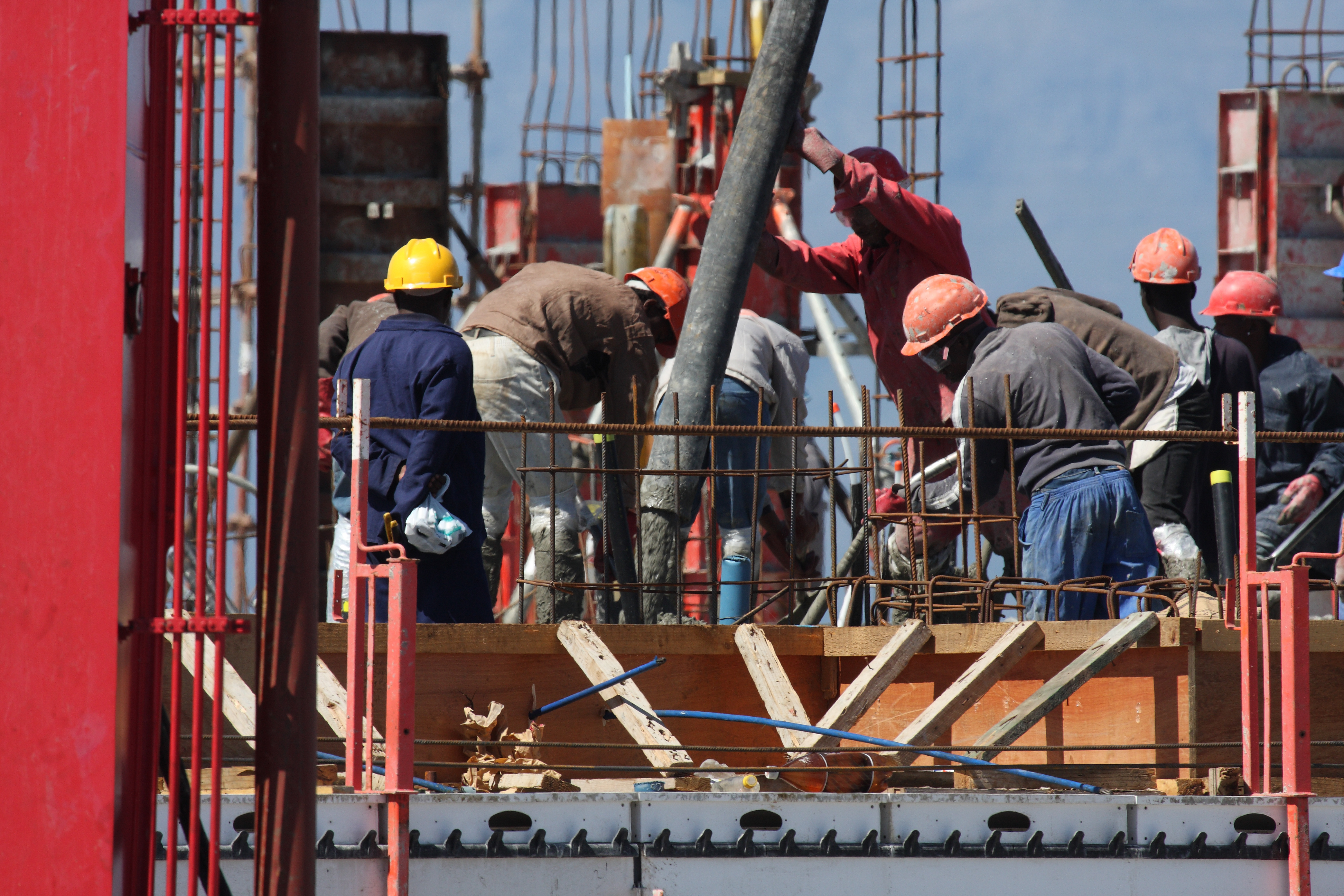 Noi reguli pentru piața construcțiilor: Toate clădirile ce vor fi construite din 2021 trebuie să aibă consum energetic aproape zero