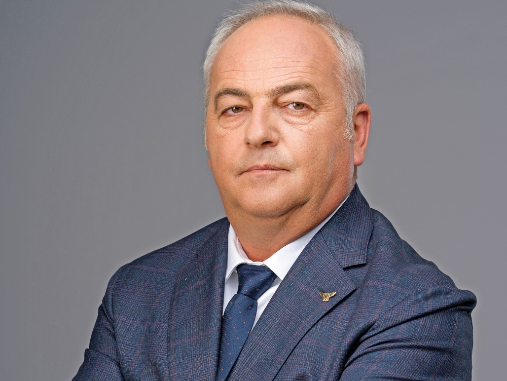 Care sunt cărțile preferate ale unuia dintre cei mai cunoscuți antreprenori locali.  Și-a început cariera ca electrician, iar acum conduce liderul local în domeniul său de activitate