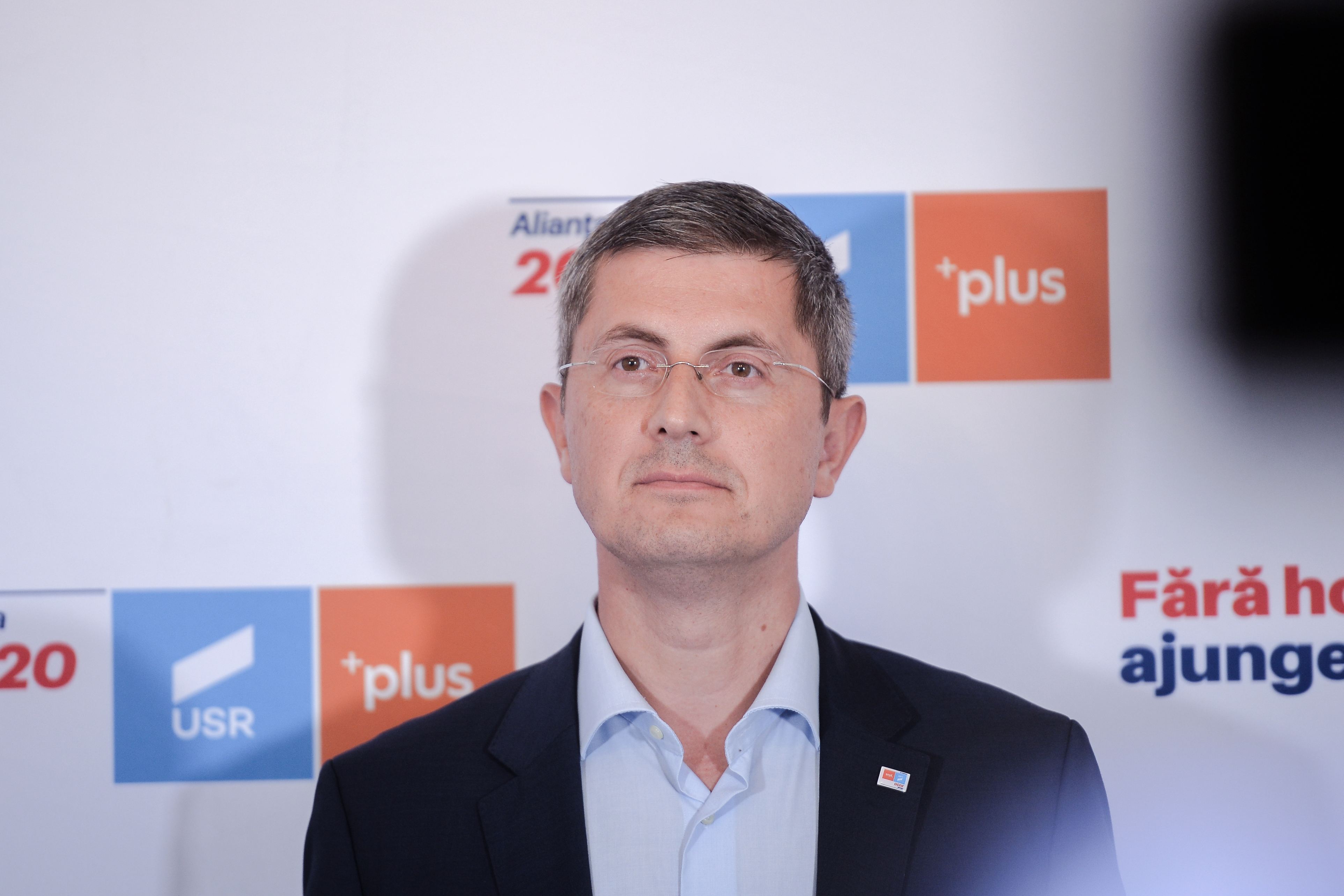 Sondaj USR-PLUS: Cum v-ați simți dacă fiica sau fiul dvs. s-ar căsători cu un membru PSD sau PNL?