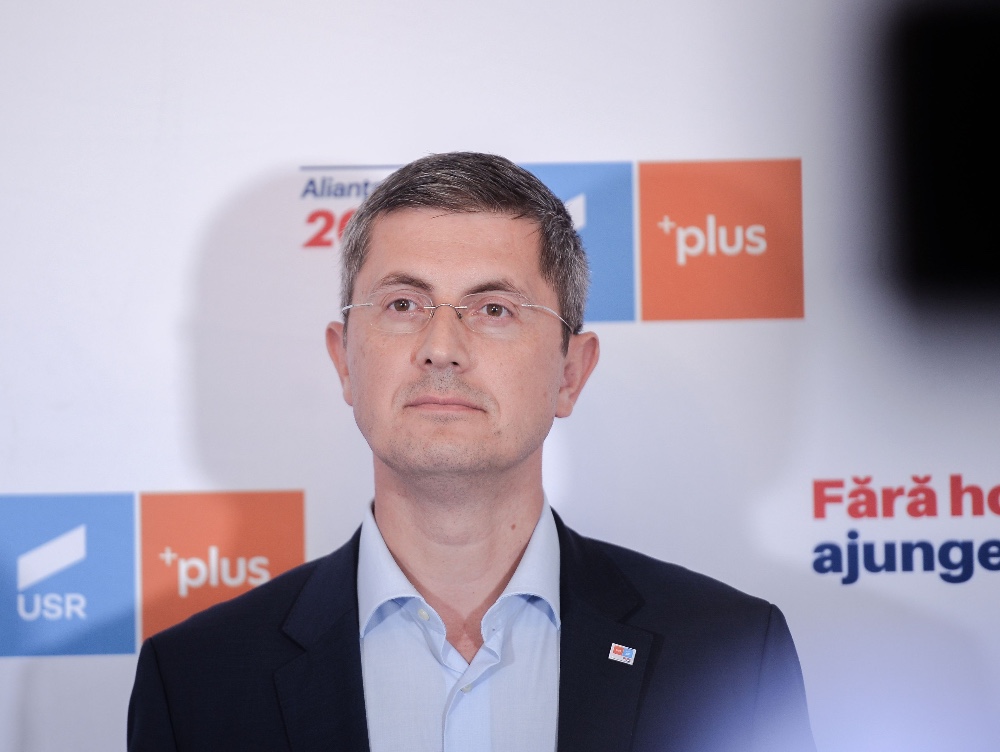 Încep să cadă „capete” după alegeri? Demisia lui Barna de la șefia USR, cerută de membrii și simpatizanții partidului