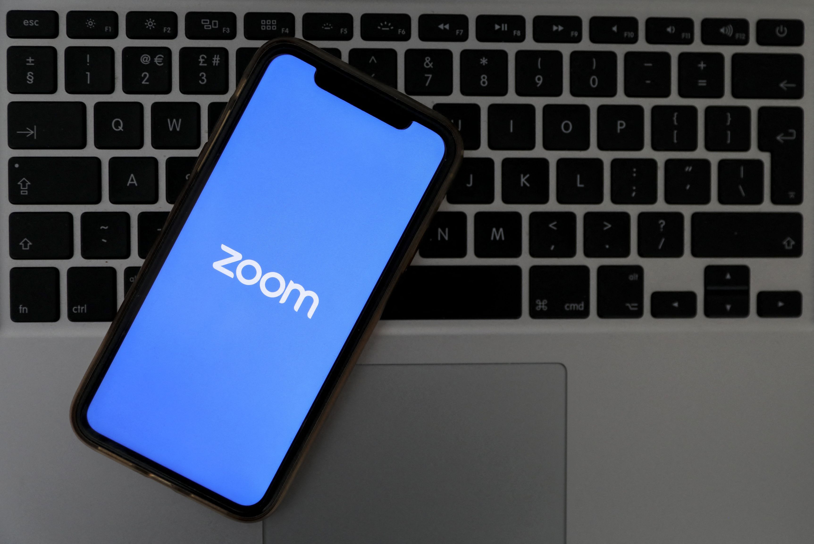 Crăciunul pe internet dă dureri de cap platformelor de video call-uri: Zoom, vedeta aplicațiilor pe timp de pandemie, trece prin cele mai aglomerate zile din an