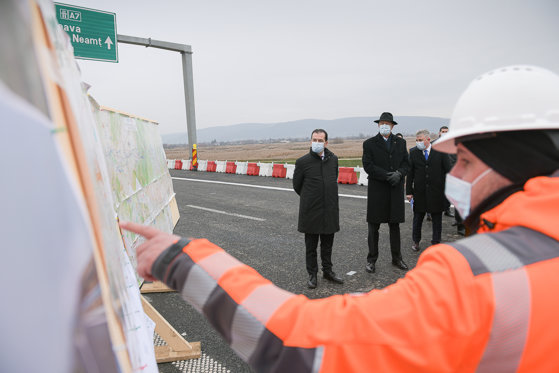 Ce se alege de România! Guvernul promite 3.000 de km de autostrăzi și drumuri expres în 10 ani. România a construit, în medie 60 de km pe an. Care sunt explicațiile