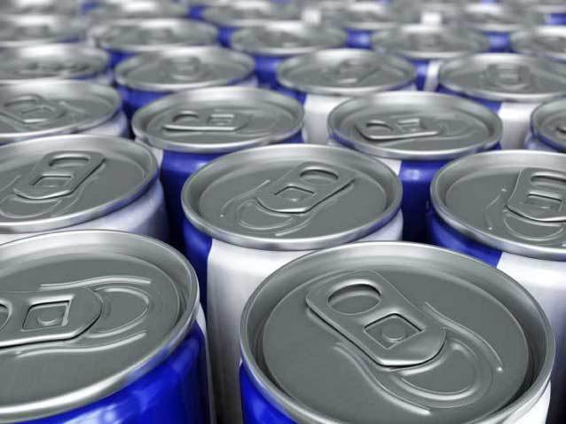 Românii beau tot mai multe energizante. Pe această piață lupta la vârf se dă între Hell și Red Bull, dar mărcile private vin tare din urmă