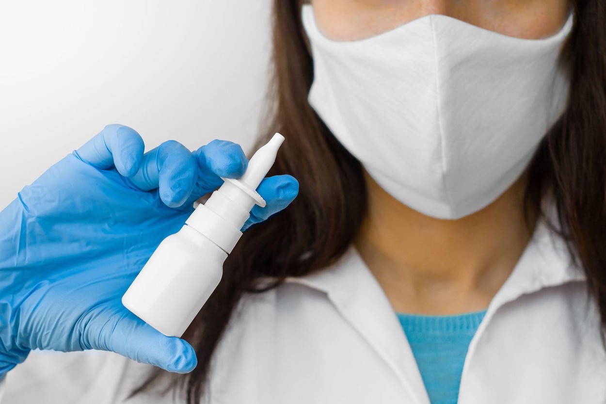 O companie biofarmaceutică din Statele Unite a creat un spray nazal care oferă protecție împotriva COVID-19. Acțiunile, în creștere cu 480%