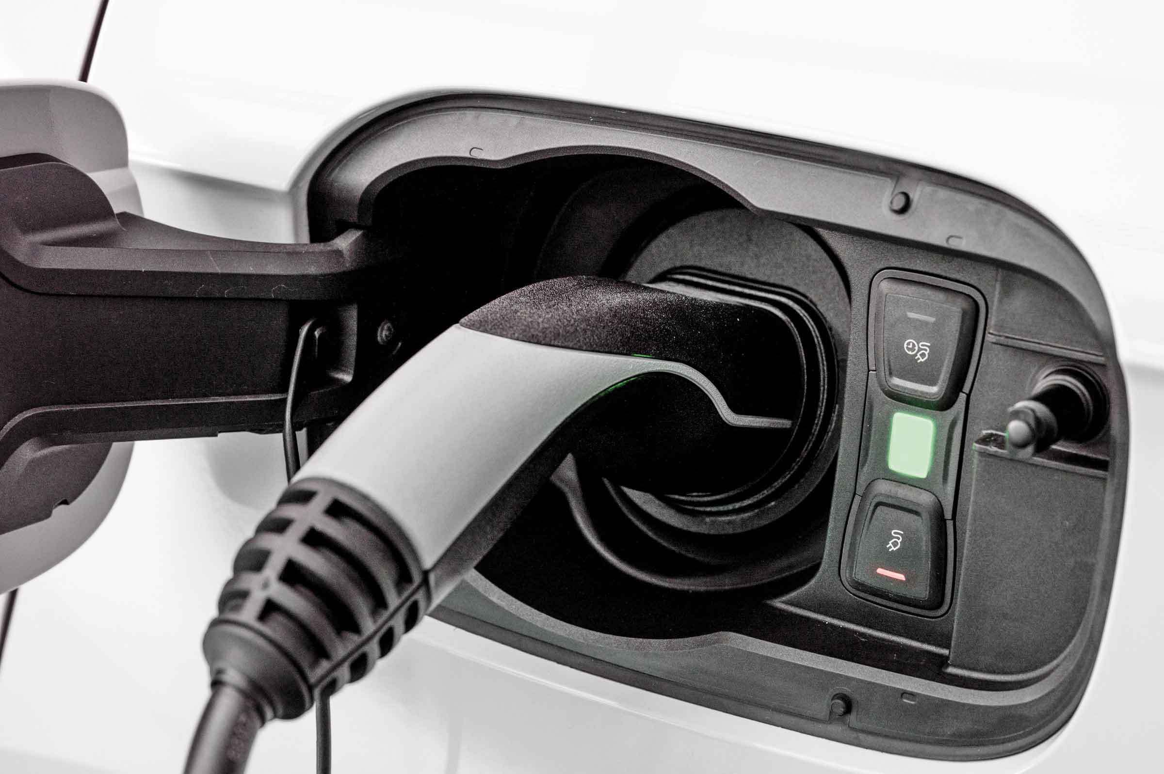 UE vrea să aibă în circulație 30 milioane de mașini electrice până în 2030