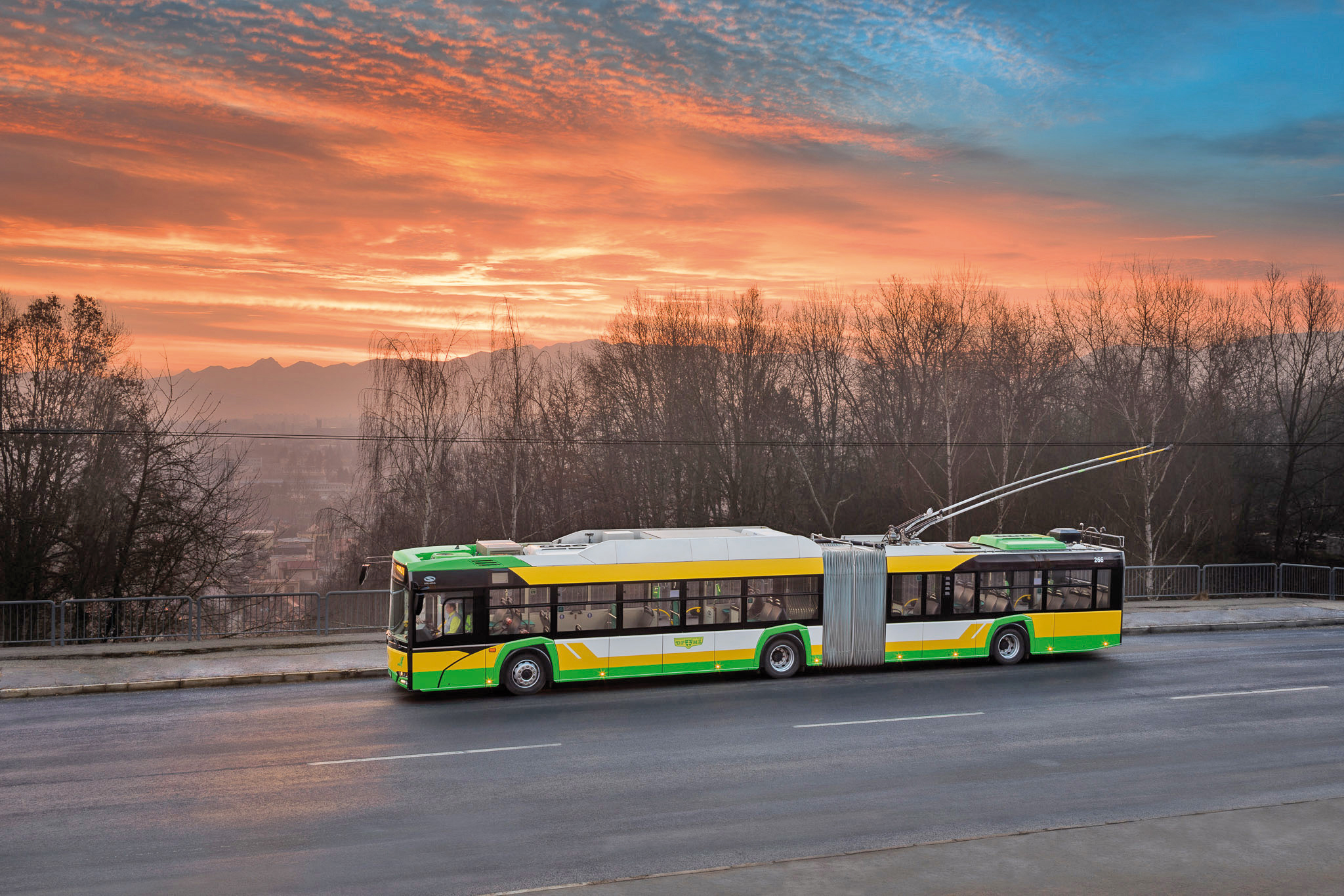 Călători români, transport made in Poland. Cum a evoluat în plan local compania Solaris, care produse autobuze și troleibuze folosite în Cluj, Oradea și alte orașe importante din țară