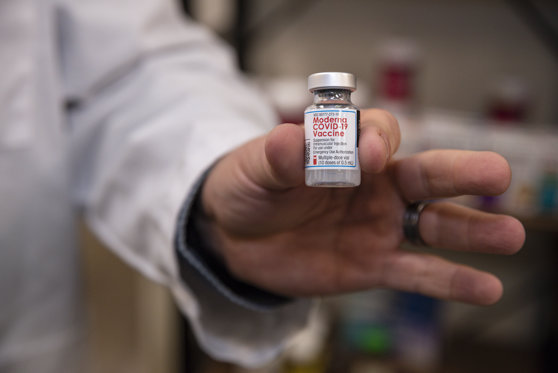 Avertismentul CEO-ului producătorului de vaccinuri Moderna, care ne schimbă modul în care ne uităm la viață: Va trebui să trăim cu Covid „pentru totdeauna”