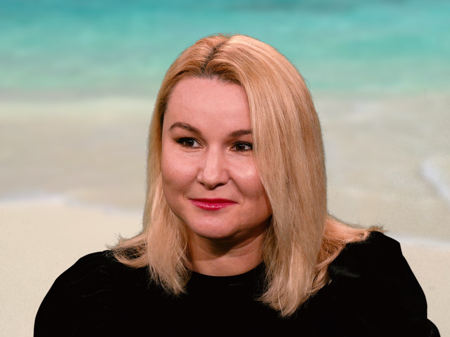 Afaceri de la zero. Roxana Ispas creează costume de baie handmade sub brandul Ronna Swimwear și a vândut de 2 mil. euro în 2020, în toată lumea