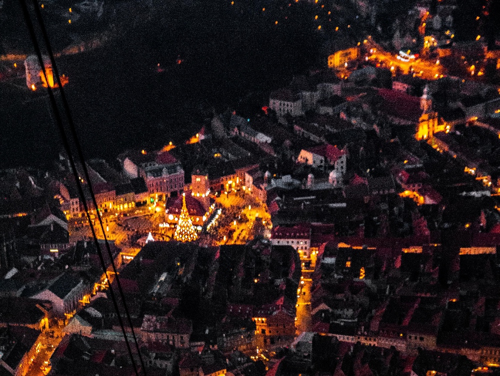 Primarul Brașovului vrea să reducă numărul mașinilor dintr-un cartier istoric al orașului