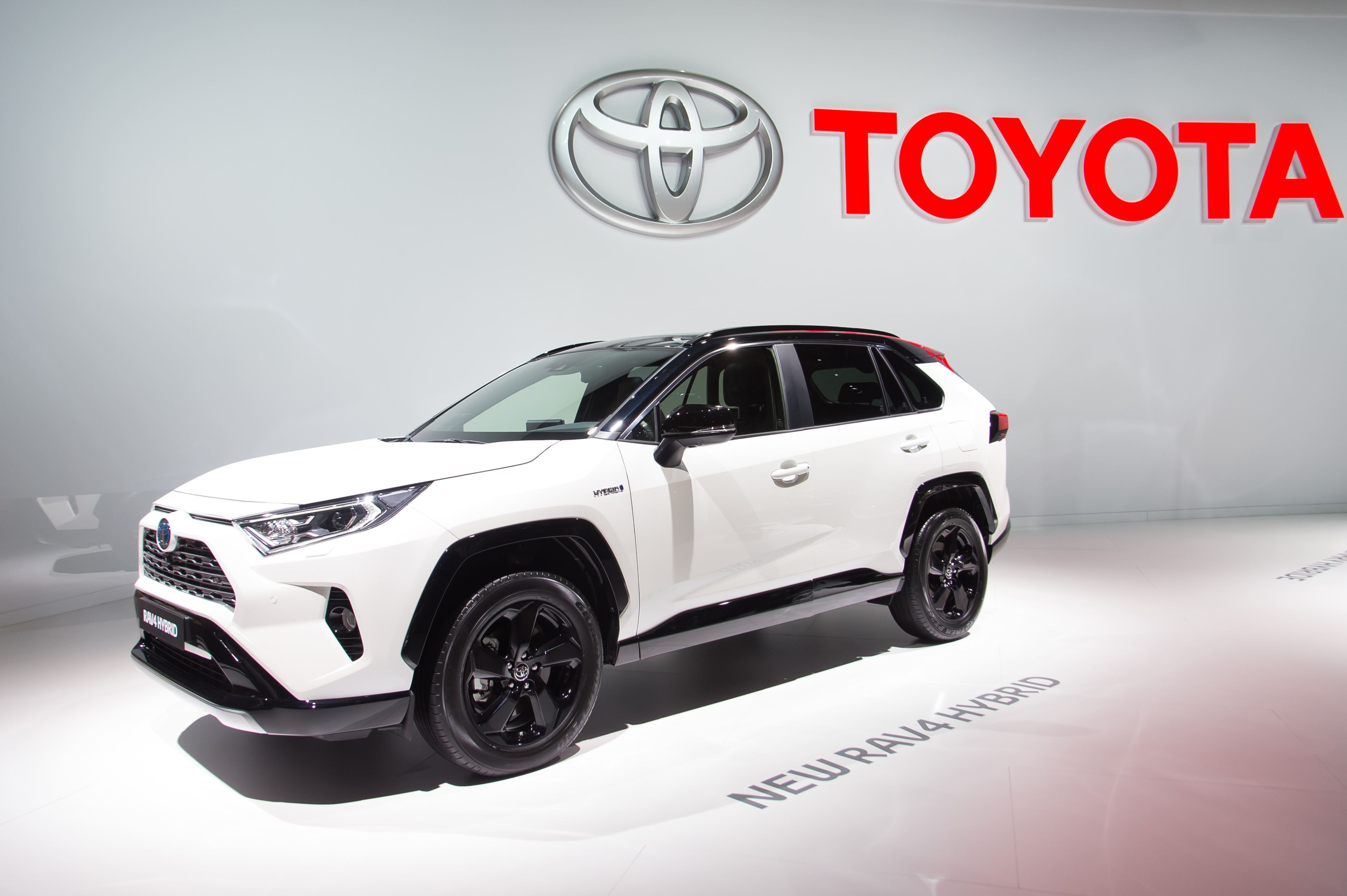 Japonezii le iau fața nemților: Toyota, cea mai bună performanță în ceea ce privește vânzările de vehicule din Europa. Compania a raportat un declin de „doar” 12,8%