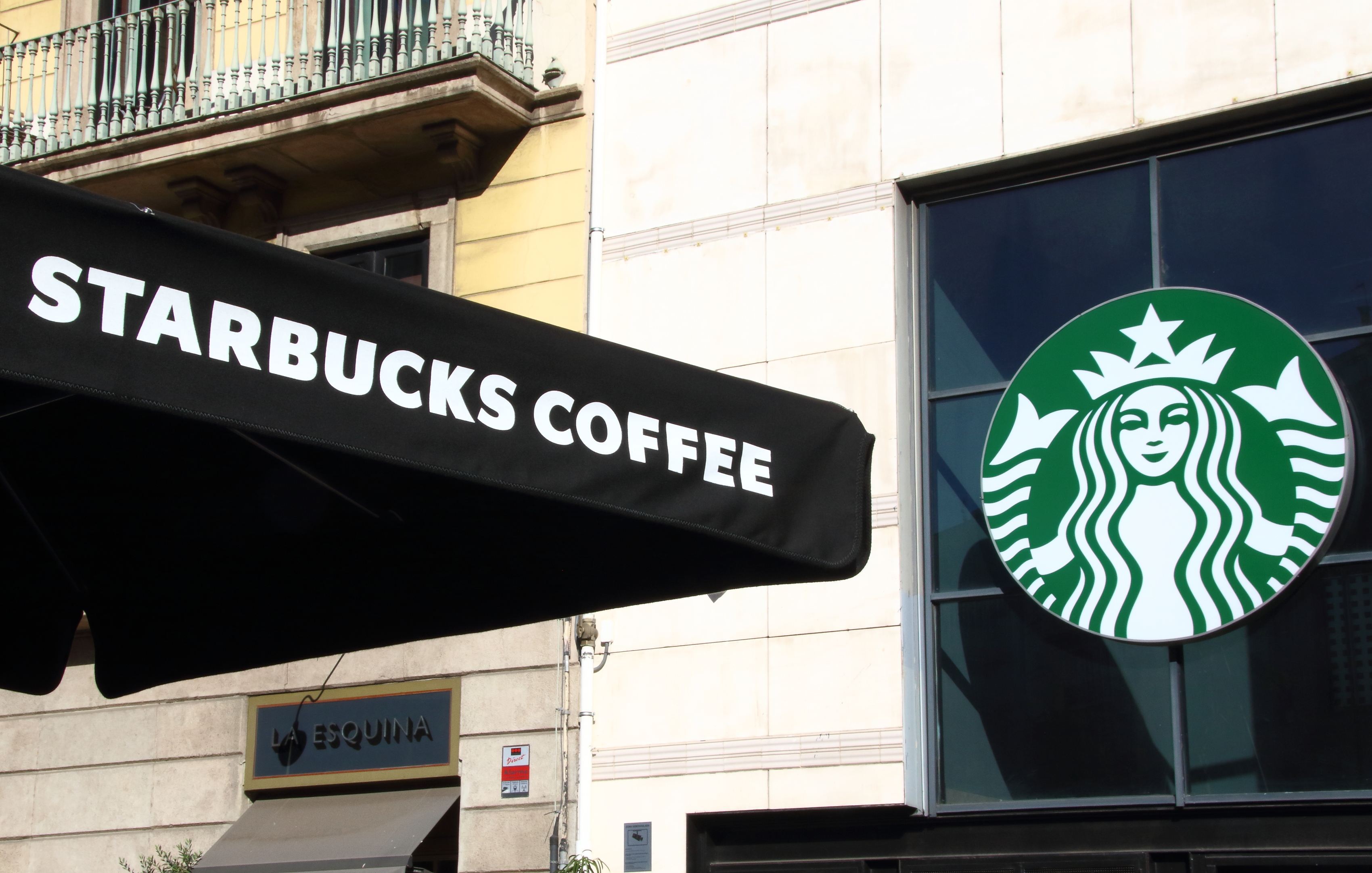 Starbucks plănuiește să deschidă 22.000 de locații în următorii zece ani.