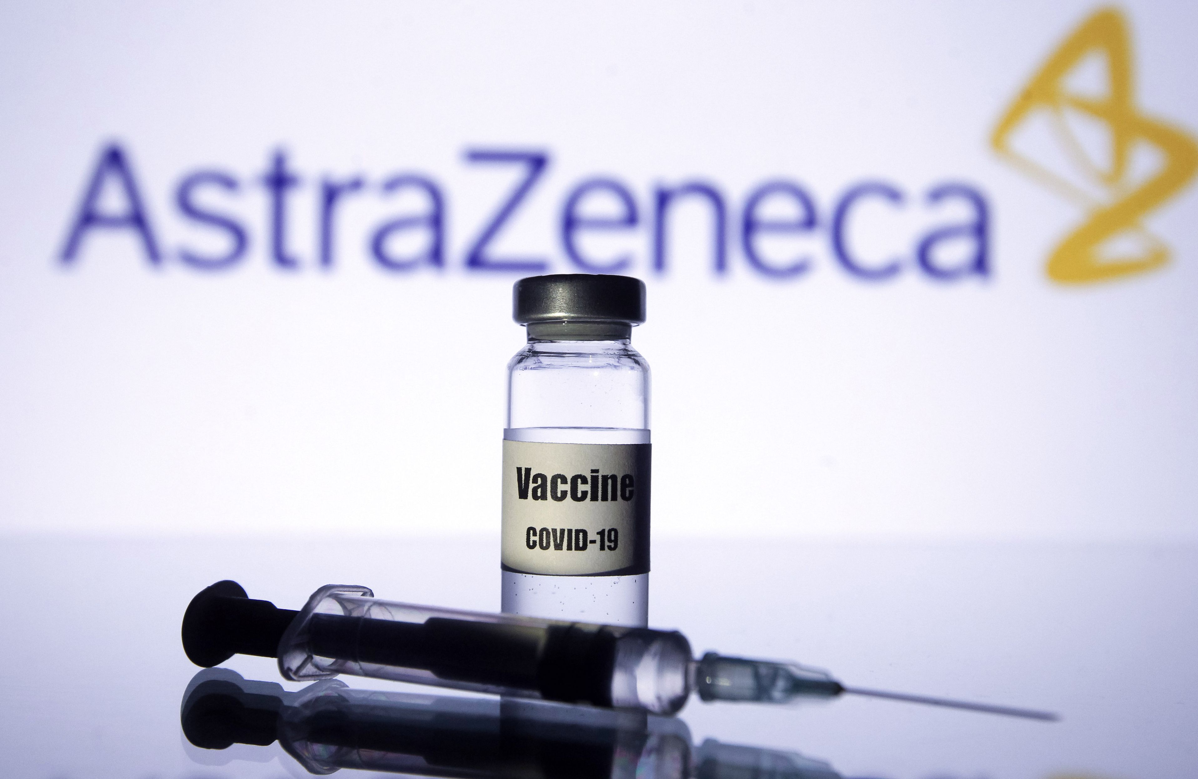 Germania recomandă ca vaccinul creat de AstraZeneca să fie administrat doar persoanelor cu vârste de până în 65 de ani