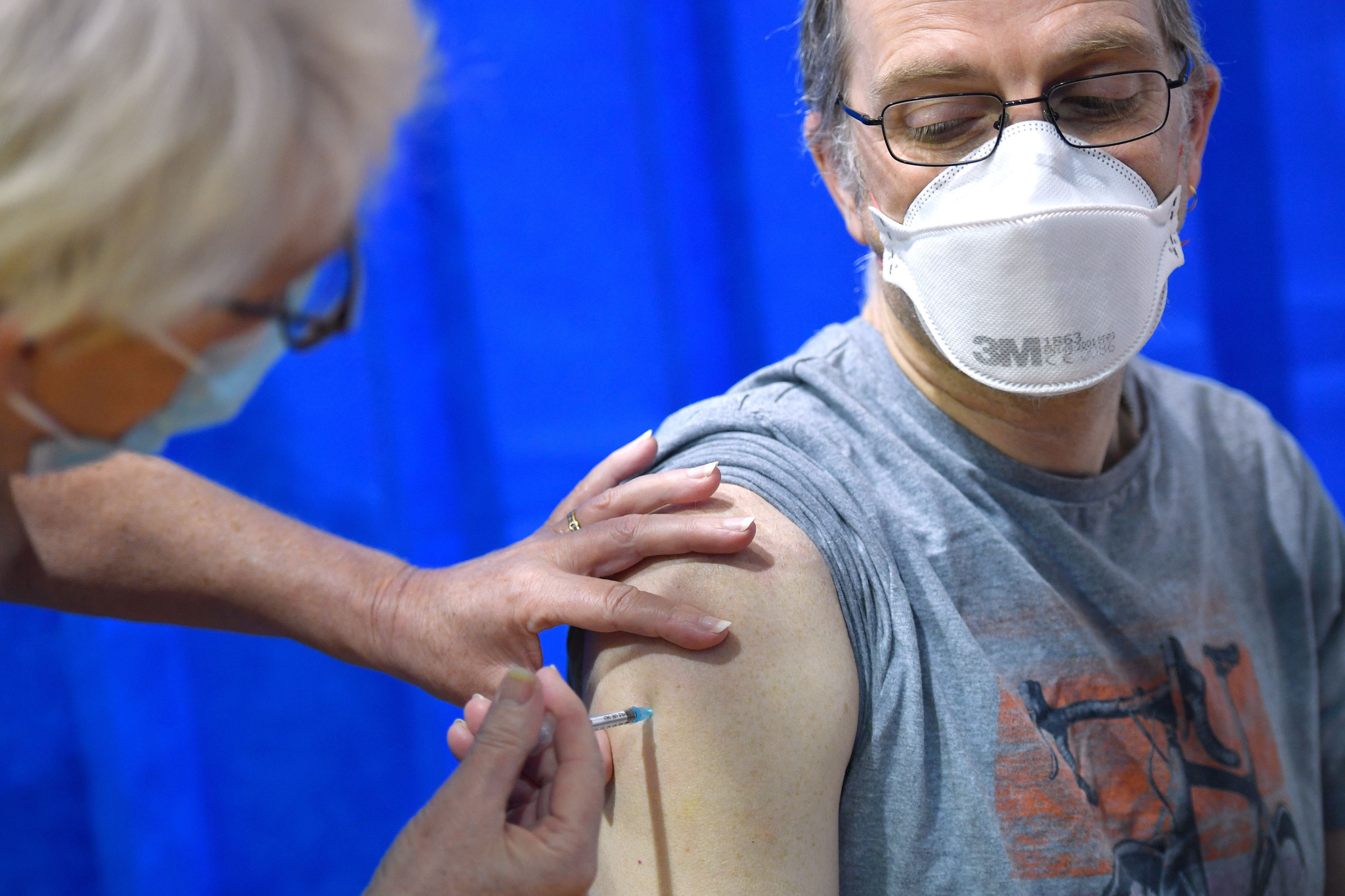 CDC calmează apele: Un om din 100.000 a prezentat efecte secundare severe după ce a fost vaccinat anti-COVID