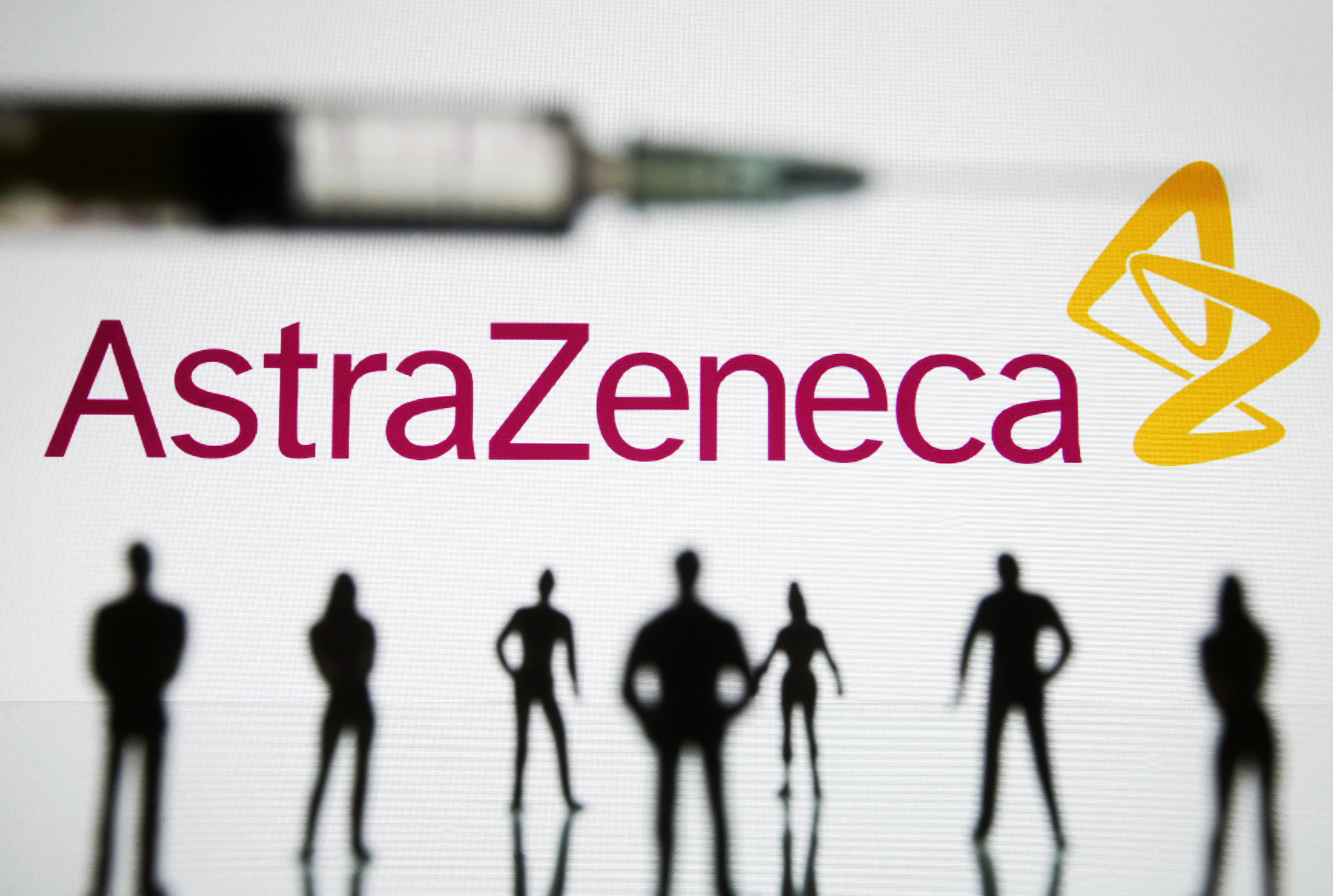 AstraZeneca respinge acuzațiile conform cărora vaccinul anti-coronavirus pe care l-a dezvoltat ar fi mai puțin eficient pentru vârstnici