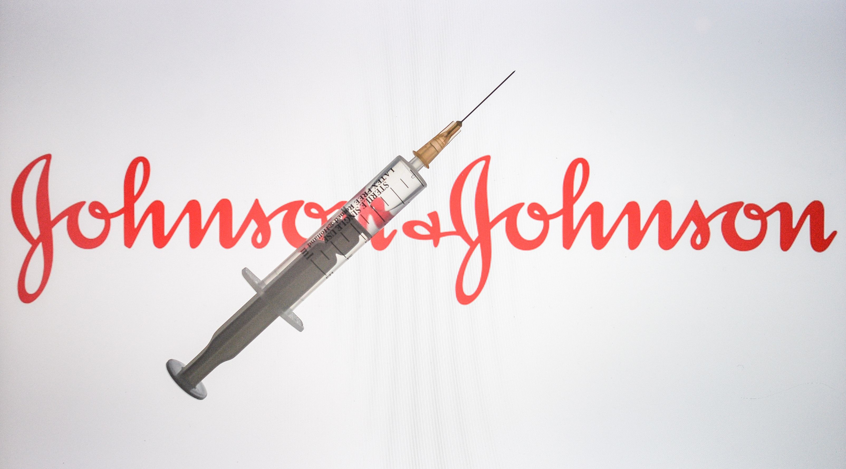 Încă un vaccin anti-COVID: Gigantul american Johnson & Johnson se pregătește de lansarea unui vaccin cu o eficiență de 80%, care nu trebuie administrat decât o singură dată