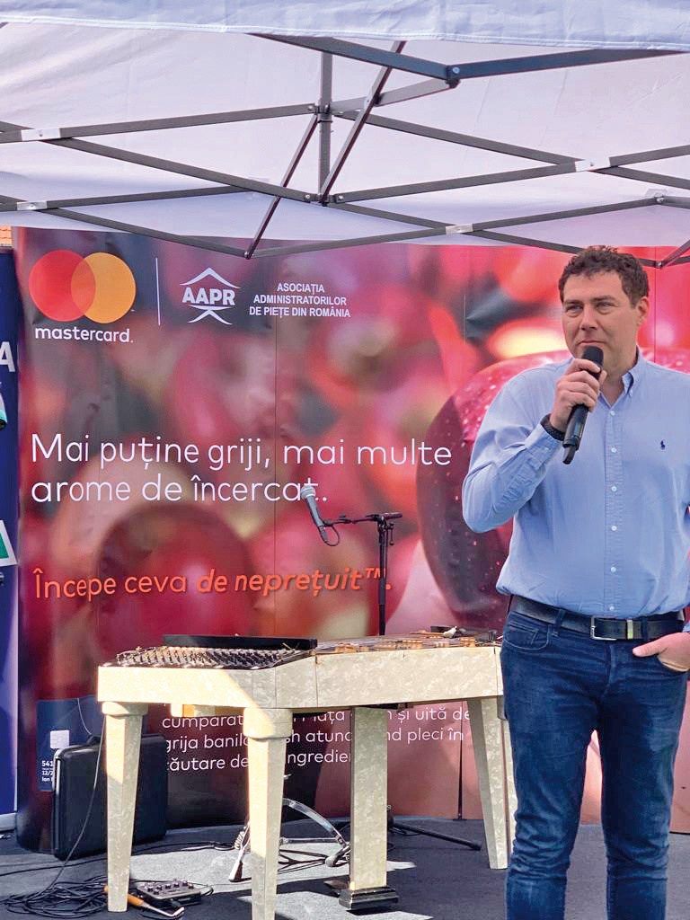 Cu cardul la piață. Soluția contactless care te ajută să scapi de plata cash în piețele din România