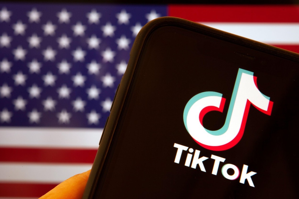 Provocare extremă pe TikTok cu bandă adezivă pe nas și gură. Influencer anchetat