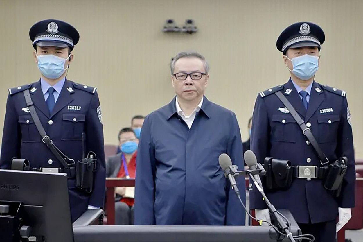 China condamnă la moarte un fost executiv al unuia dintre cei mai mari manageri de active din țară, acuzat de corupție și mită