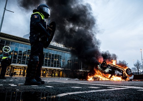 Olanda, față în față cu cele mai grave proteste din ultimele patru decenii: „Manifestațiile nu au nimic de-a face cu libertatea”