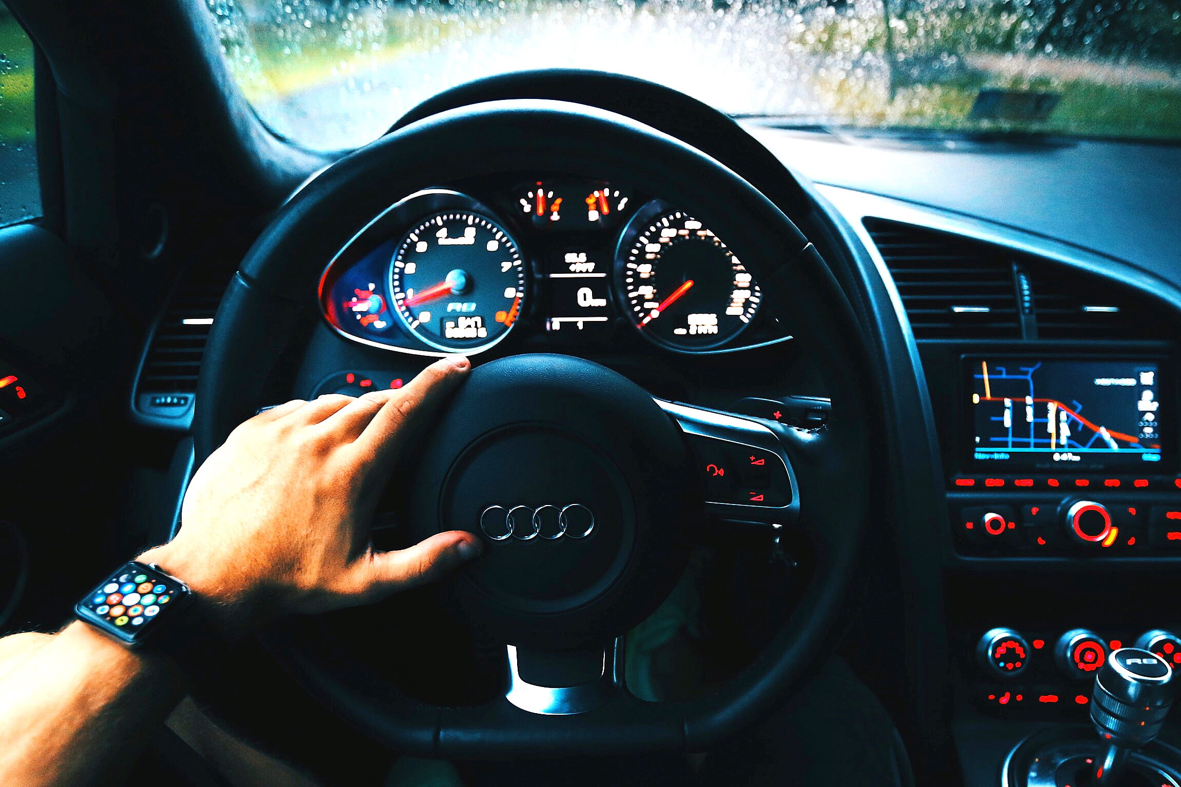 Unul dintre cei mai mari producători auto a anunțat că vrea să elimine toate motoarele cu ardere internă și că o să producă doar mașini electrice