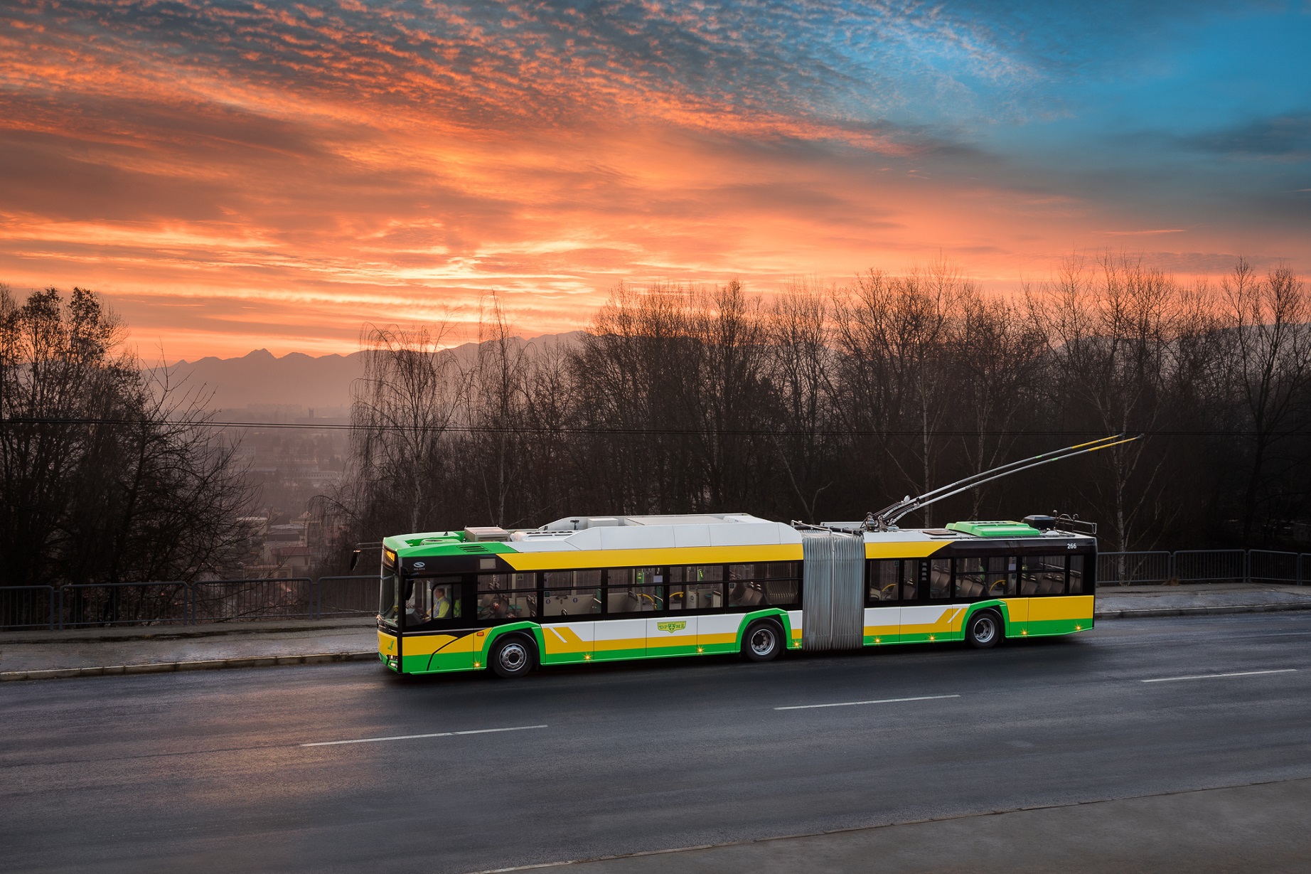 Vești bune pentru brașoveni: transportul în comun a fost suplimentat cu 25 de troleibuze noi