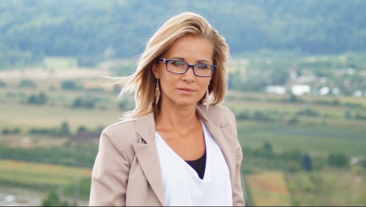 Povestea femeii care timp de 28 de ani s-a prefăcut că e OARBĂ. De ce a făcut asta?