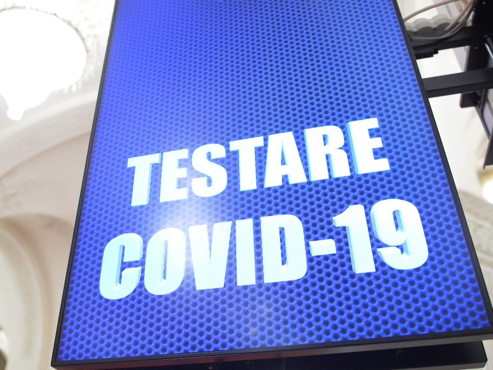 Câte cazuri noi au fost anunțate în prima zi în care se metoda de calcul s-a modificat