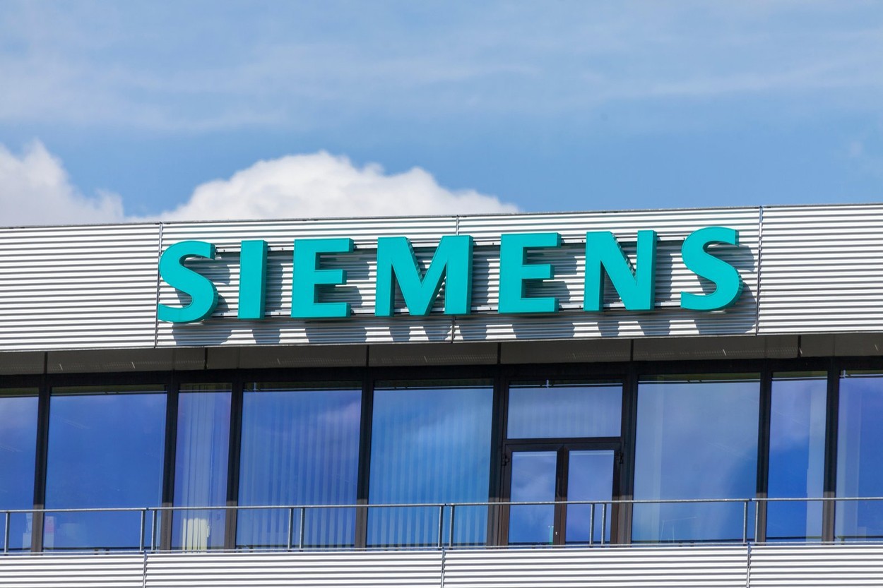 Grupul german Siemens anunță tăierea a 7.800 de locuri de muncă, pe măsură ce compania continuă tranziția către energia verde. Compania are peste 2.200 de angajați în România