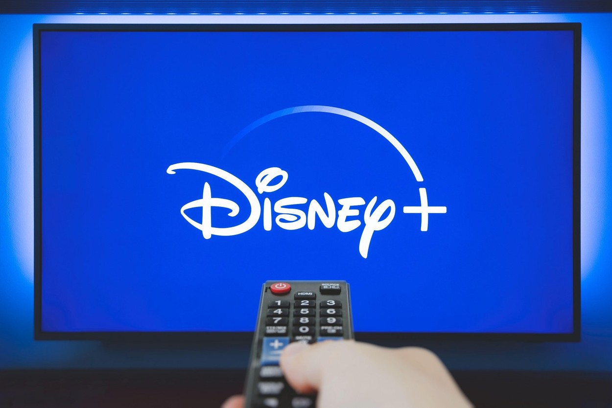 Platforma de streaming Disney+ ajunge la 95 de milioane de abonați, obiectiv pe care plănuia să îl atingă în 2024. Prin comparație, Netflix a avut nevoie de zece ani pentru a înregistra același număr de clienți