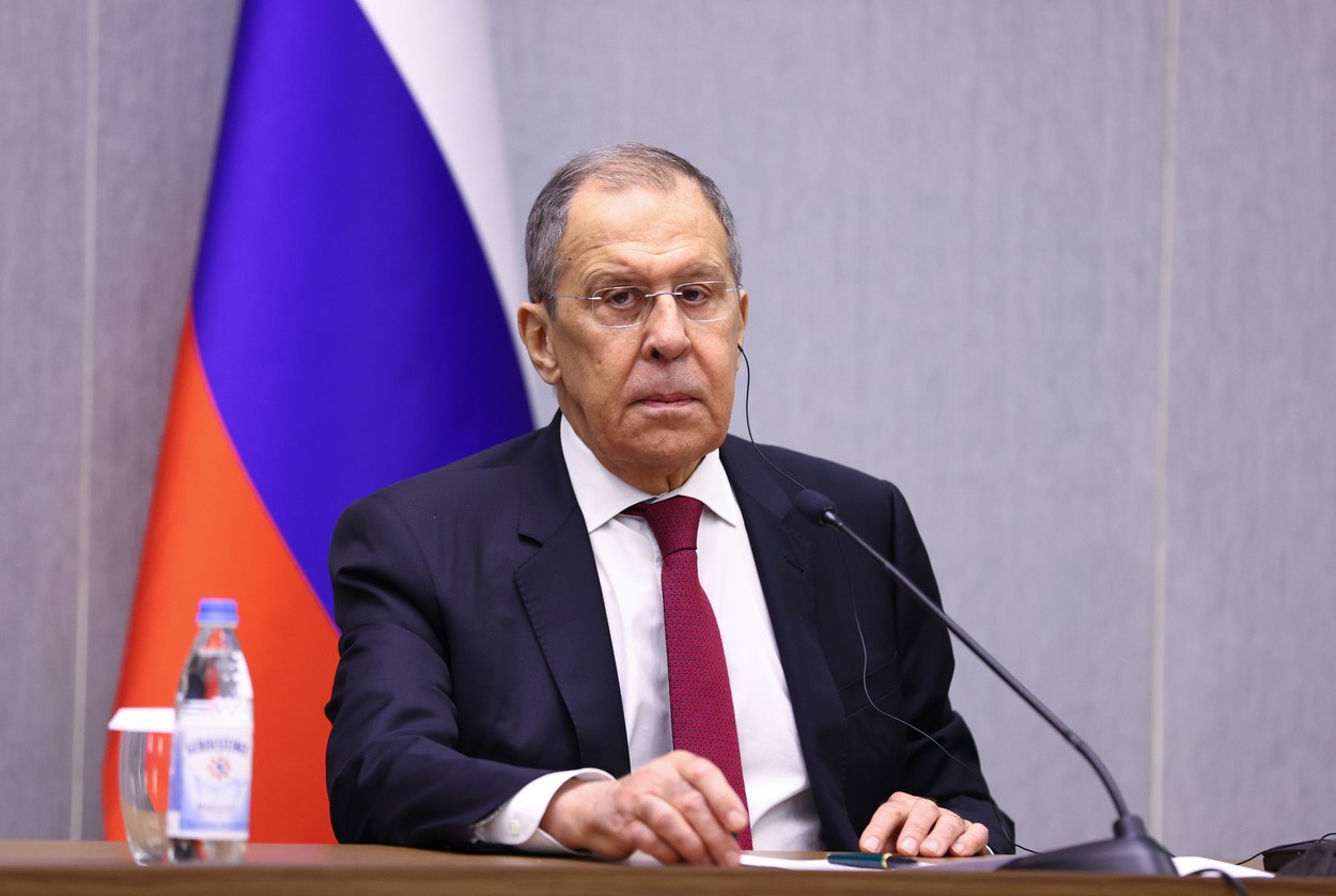Tensiunile dintre Uniunea Europeană și Rusia continuă să crească. Ministrul rus de externe, Serghei Lavrov, spune că țara poate rupe relațiile cu UE: „Dacă vrei pace, pregătește-te de război”