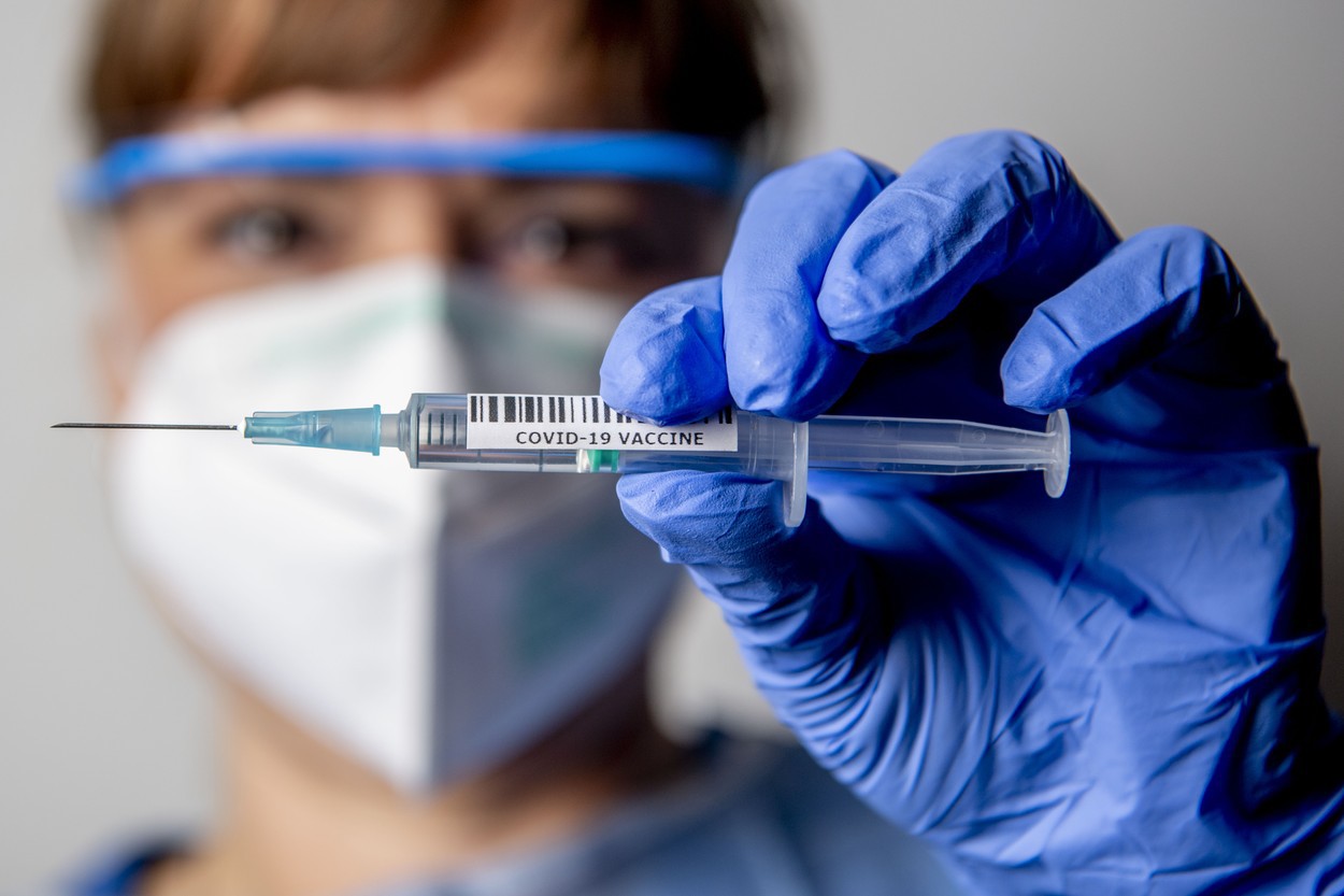 A opta tranșă de vaccin Pfizer BioNTech, cu 163.800 de doze, sosește luni în România