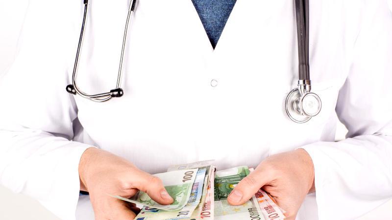 Cât câștigă un medic de familie în România! Salariul pe care îl primește lunacitește tot